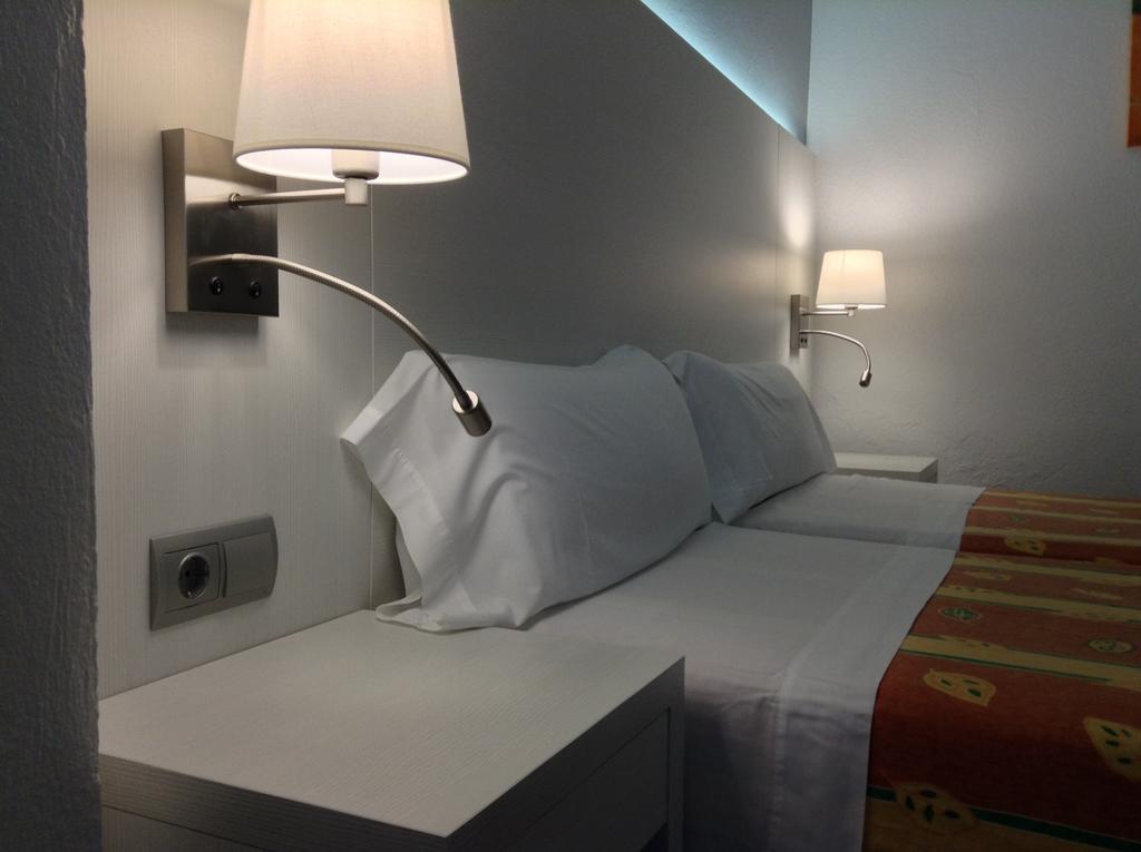 Hostal Pitiusa Ибиса Екстериор снимка